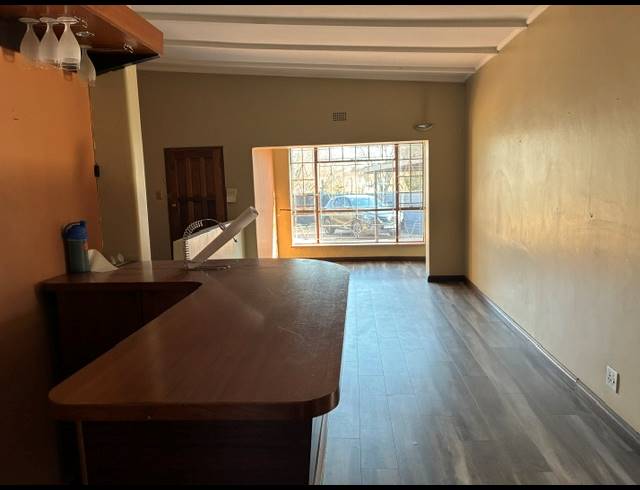 5 BEDROOM HOUSE FOR SALE IN HURLYVALE